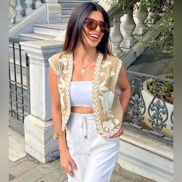 ZARA Khaki CROPPED EMBROIDERED VEST Bloggers Boho Festival - Picture 1 of 7